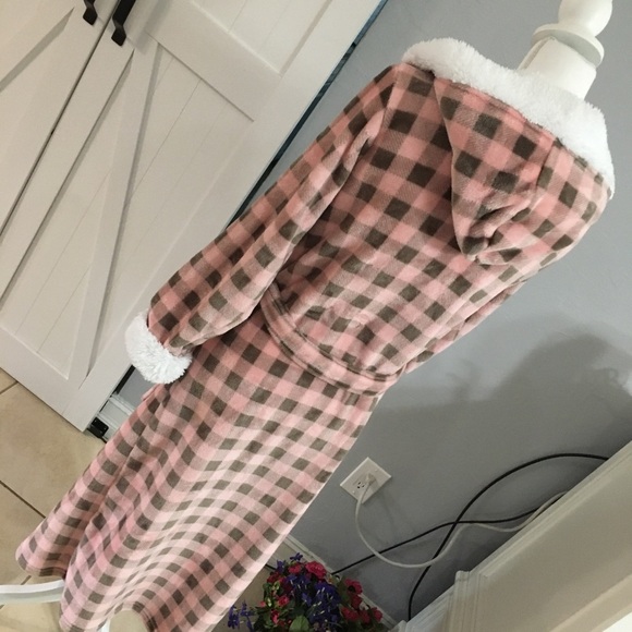 Pajama Mania checkered Robe, Size Small - Picture 8 of 11